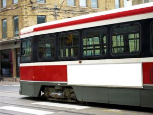 Reklama w środkach transportu – jak reklamować swoją firmę w przestrzeni zewnętrznej?
