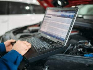 Jak odpowiednio przygotować pojazd na długą podróż?