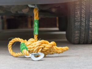 Czy można holować samochód liną?